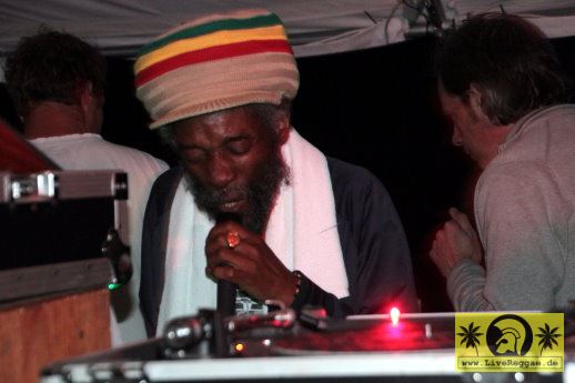 Danman (UK) with Migthy Howard - Roots Plaque Dub Camp - 23. Reggae Jam Festival - Bersenbrueck 28. Juli 2017 (10).JPG